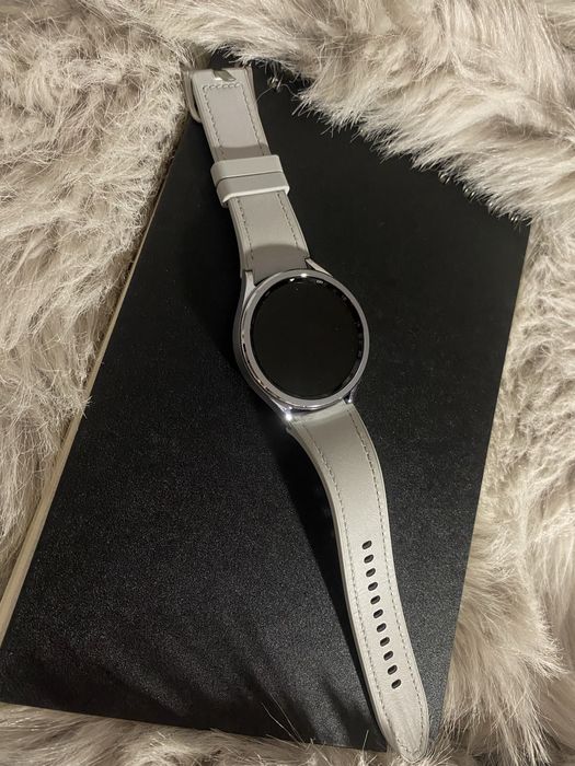 Samsung Galaxy Watch6 Classic (47mm) Bluetooth – Silver