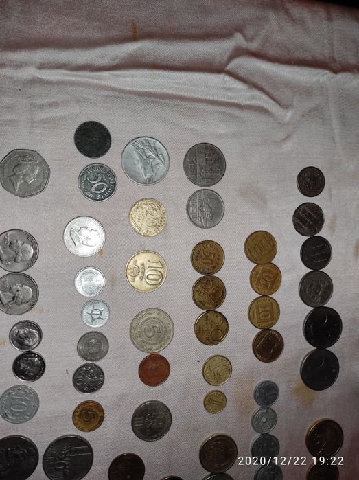 Монеты импортные. .