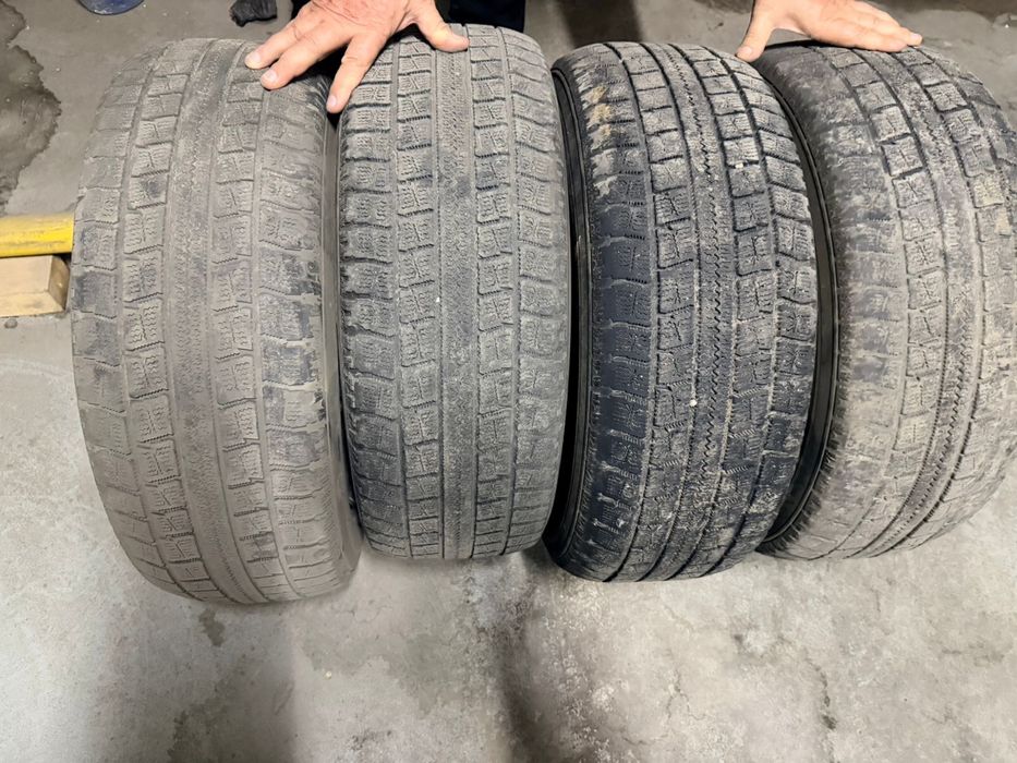 Продам резину 235/65/17