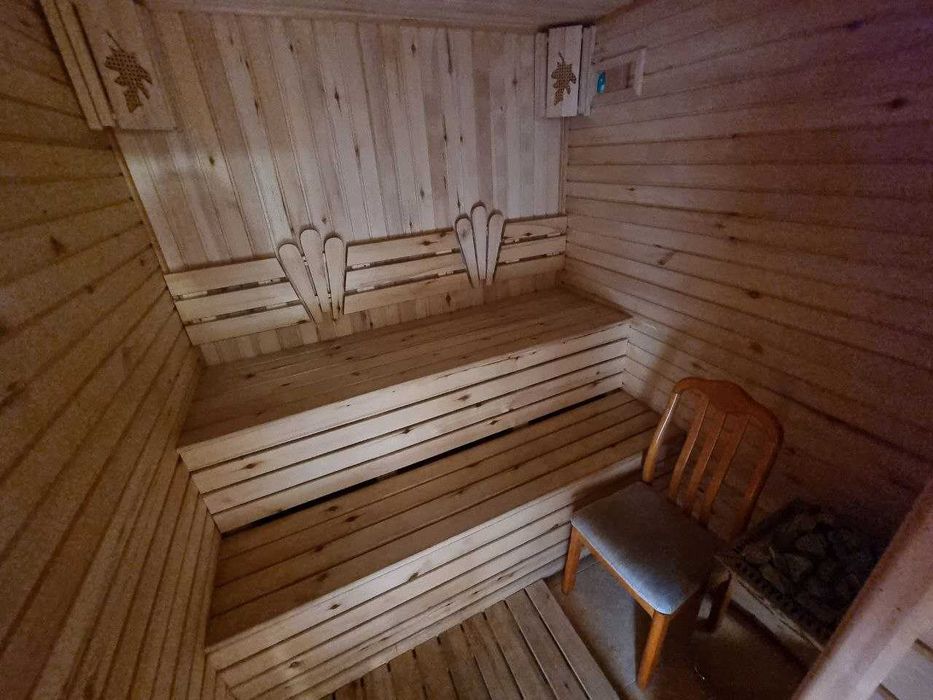 Ракатбоши.  Сдам  в аренду уютный 5 комнатный дом в самом центре .