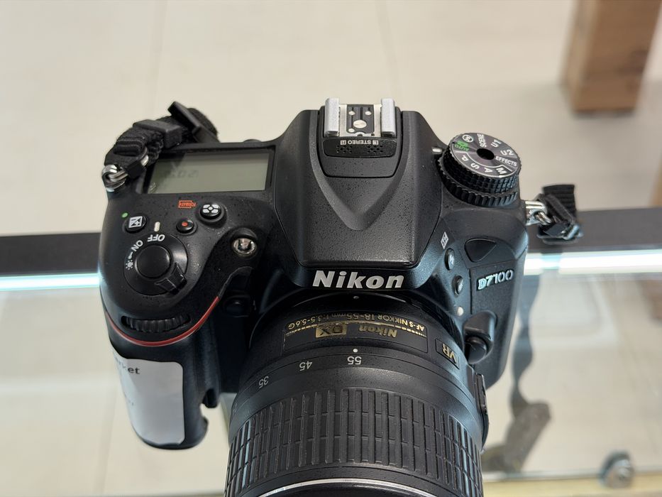 Nikon      D7100