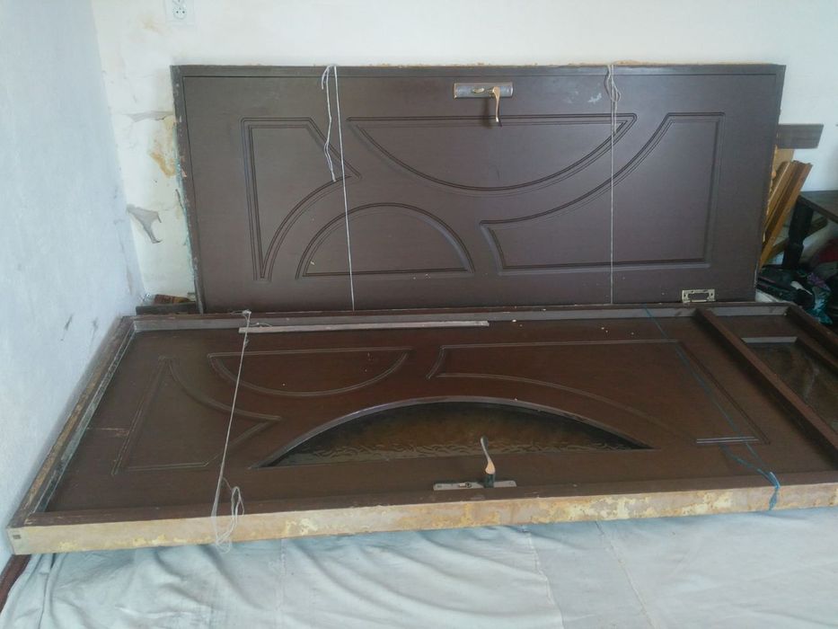 240x90 va 205x85 jami 2ta eshik narx kelishsa boʻladi maʼlumot uchun