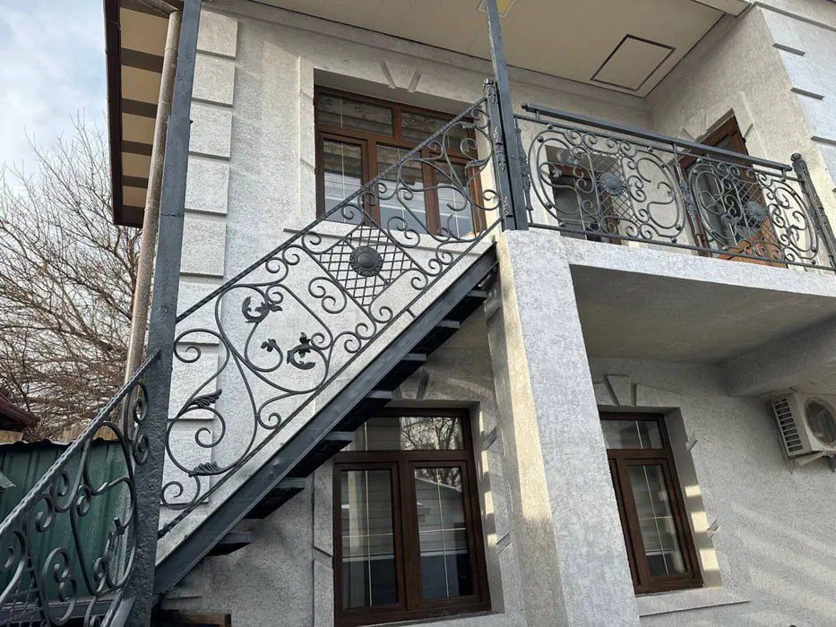 Продается дом 3 сотки Саламатина махаля Мерос 7 комнат