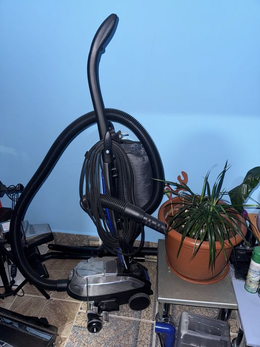 aspirator kirby cu toate accesoriile incluse