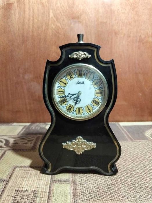 Советские настольные механические часы "Агат" СССР 1985 г