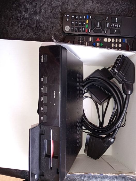 Receptor satelit Focus Sat cu Cartela Reîncărcabilă .merge și pe 12V.Pentru zone unde nu exista cablu sau fibră optică.Cabane  Camping Rulote Tir.