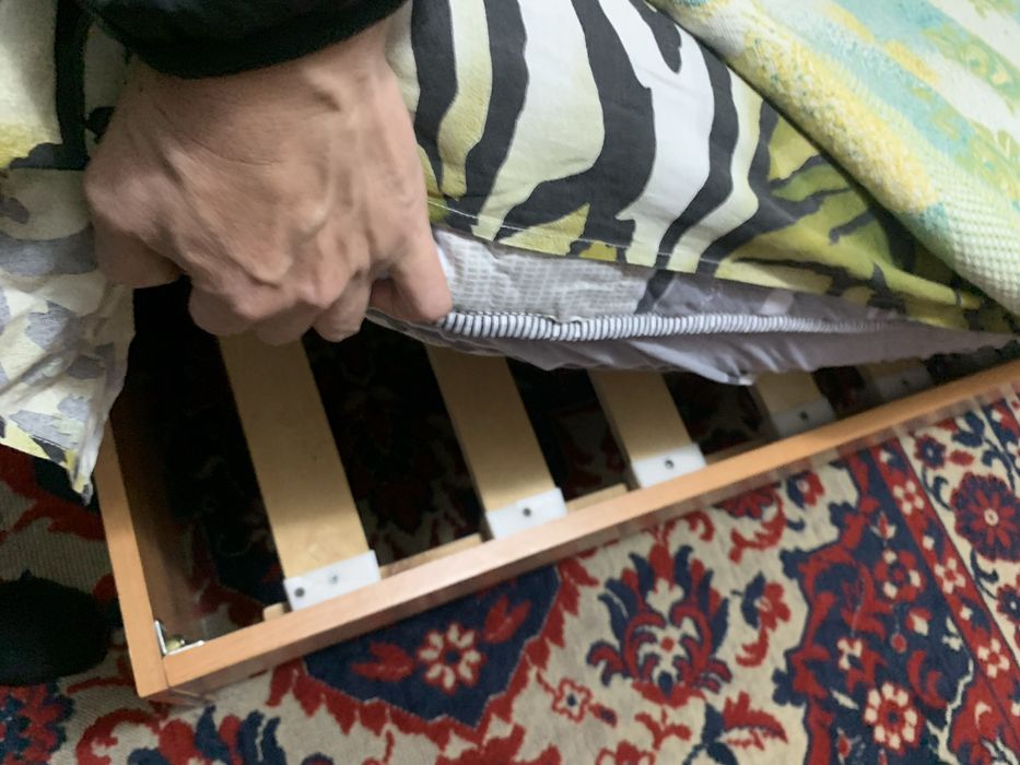 Продам 2х спальная кровать ,самовывоз