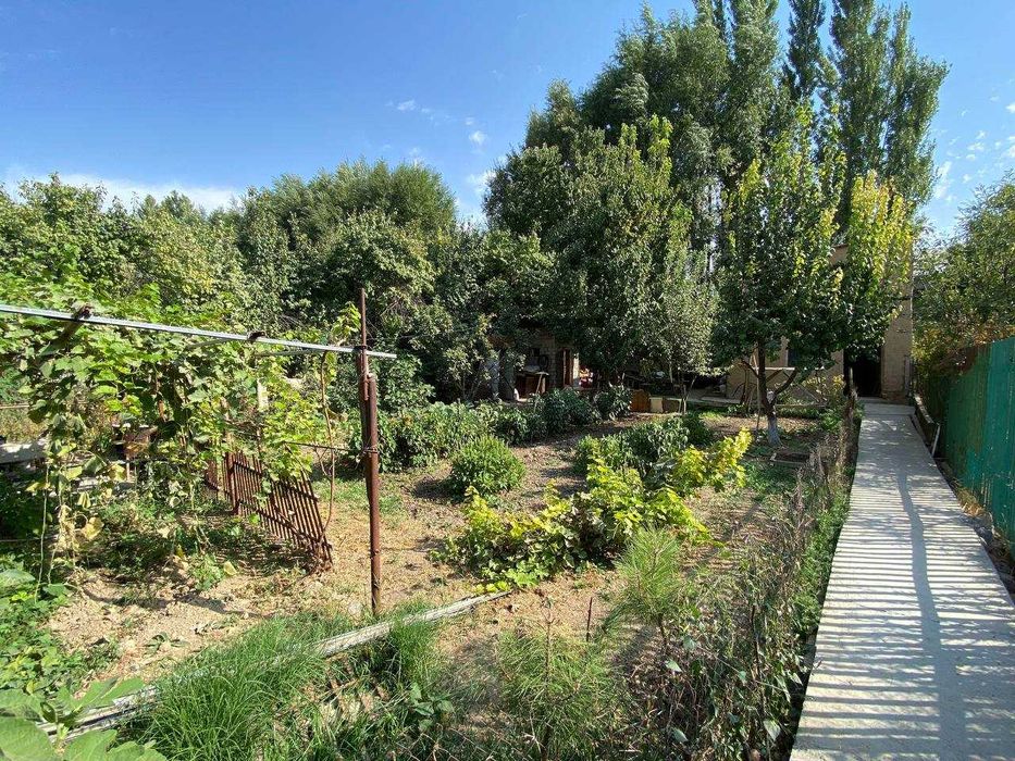 Продаётся двухэтажный дом/дача в Чирчике (ориентир Джалаир,СВТ «Куёш»)