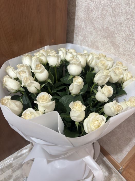 Белые розы, букет свежие