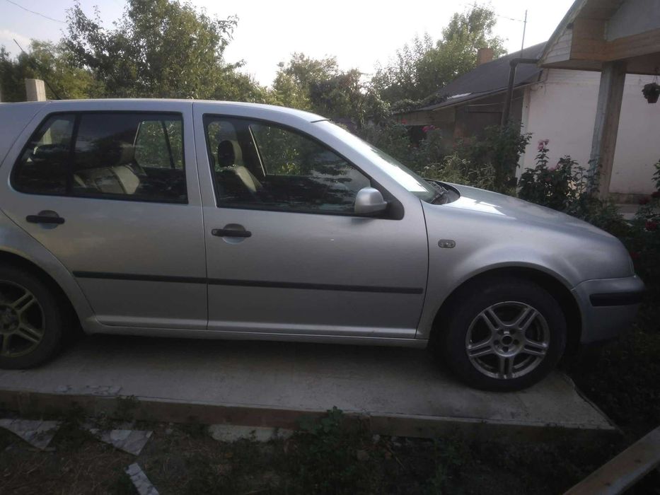 Se vinde golf 4.
