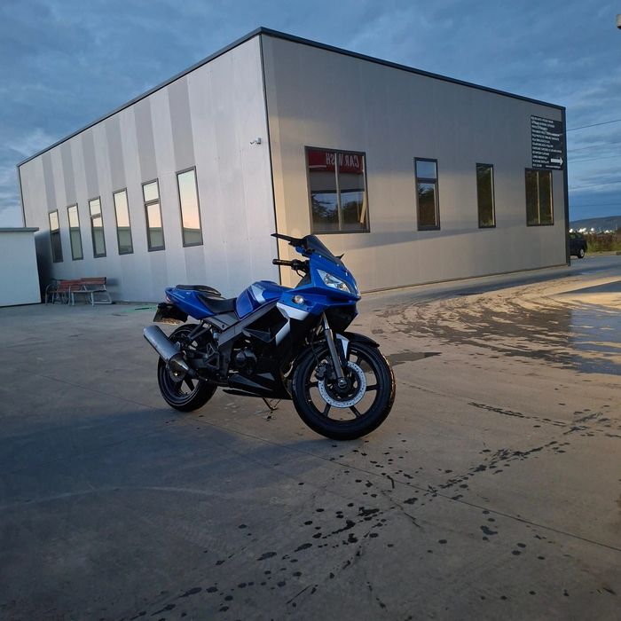 Vând motocicleta kymco quanon 125 2007