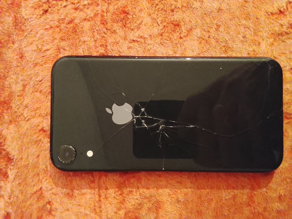 Айфон xr  64GB..