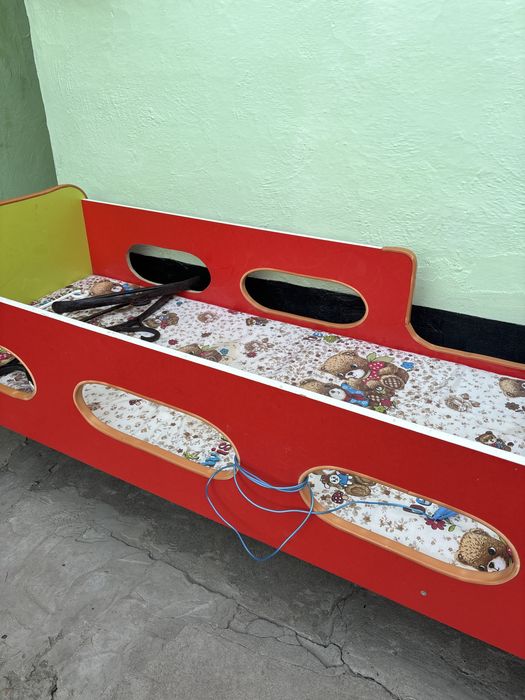 Шкаф и кровать десткие для девочки