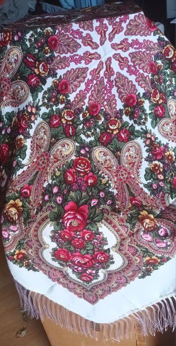 Batic/ sal 107x107  cm cu franjuri