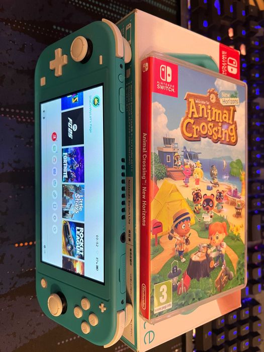 Nintendo Switch Lite + 256 GB microSD  + Animal Crossing New Horizons