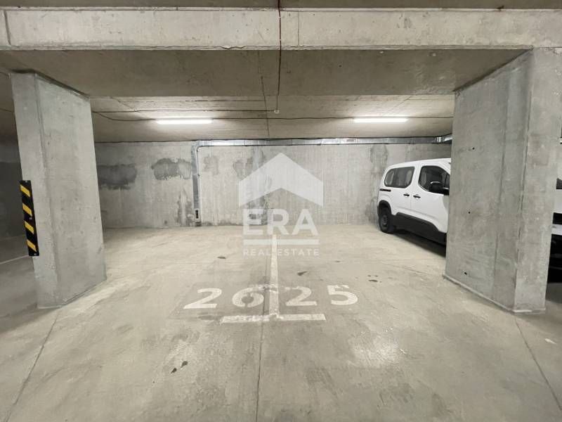 Дава се под наем Двустаен апартамент в Варна, Център - 60 кв.м за 698.19 € - Снимка #11