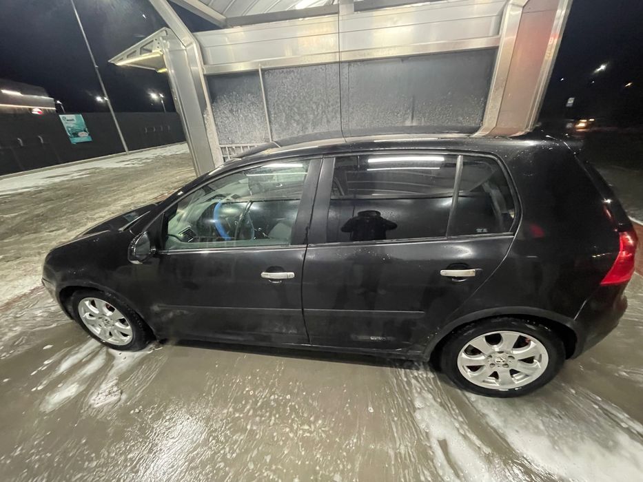 Vând golf V 1.9 Tdi