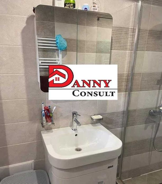 Едноетажна къща на две нива в центъра на гр. Лясковец