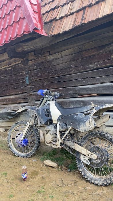 Vând Yamaha yz 250 sa schimb cu alte motoare nu contează de care