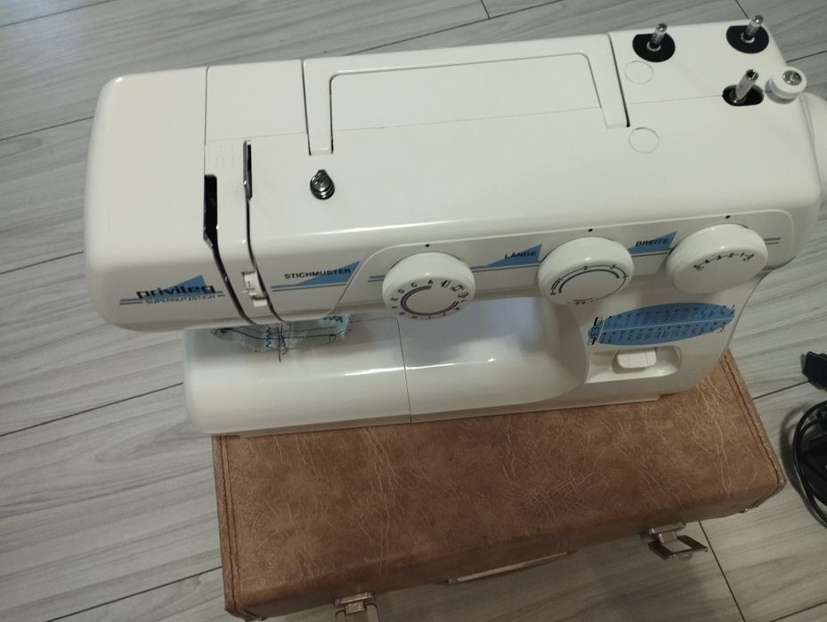 Mașină de cusut Privileg Super Nutzstich Model robust, netestată