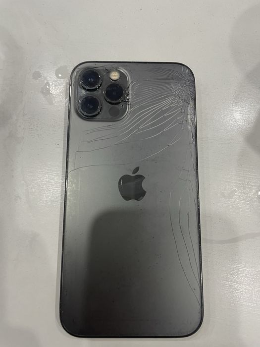 Продам Айфон 12 про 256 гб