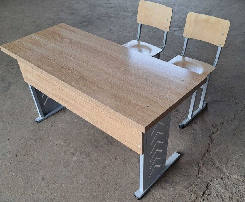 Парта для школьников с стульями