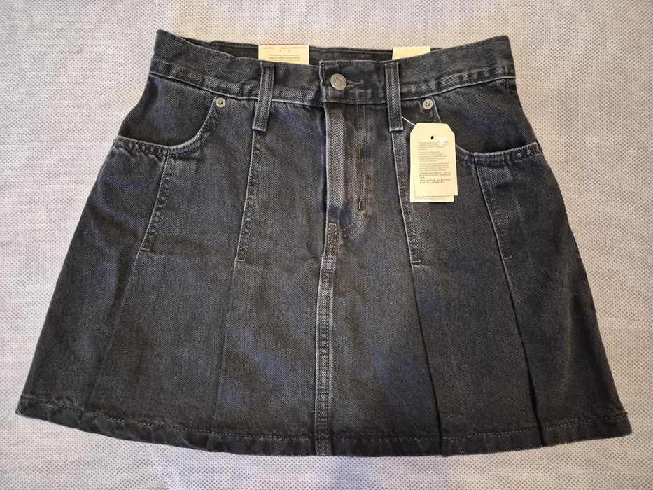 Нова Дамска пола с етикет Levi's