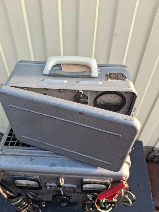 Продам зарядку на авто.