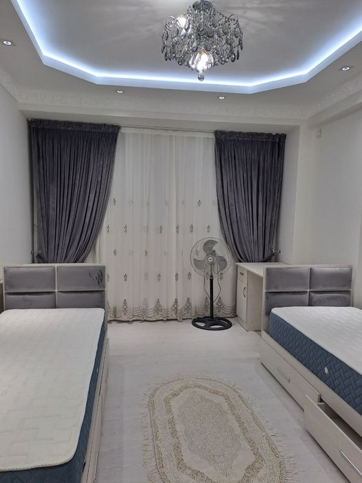 Срочно сдаётся евро ремонт квартира не дорого  в центре городо !!!