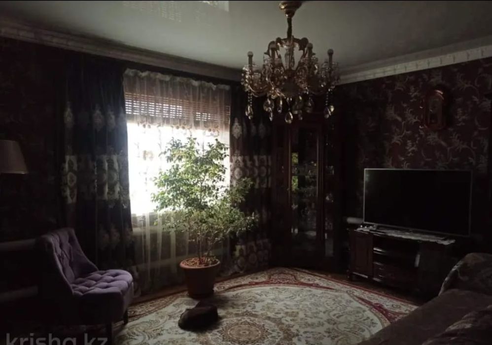 Продам дом в полтора уровня.