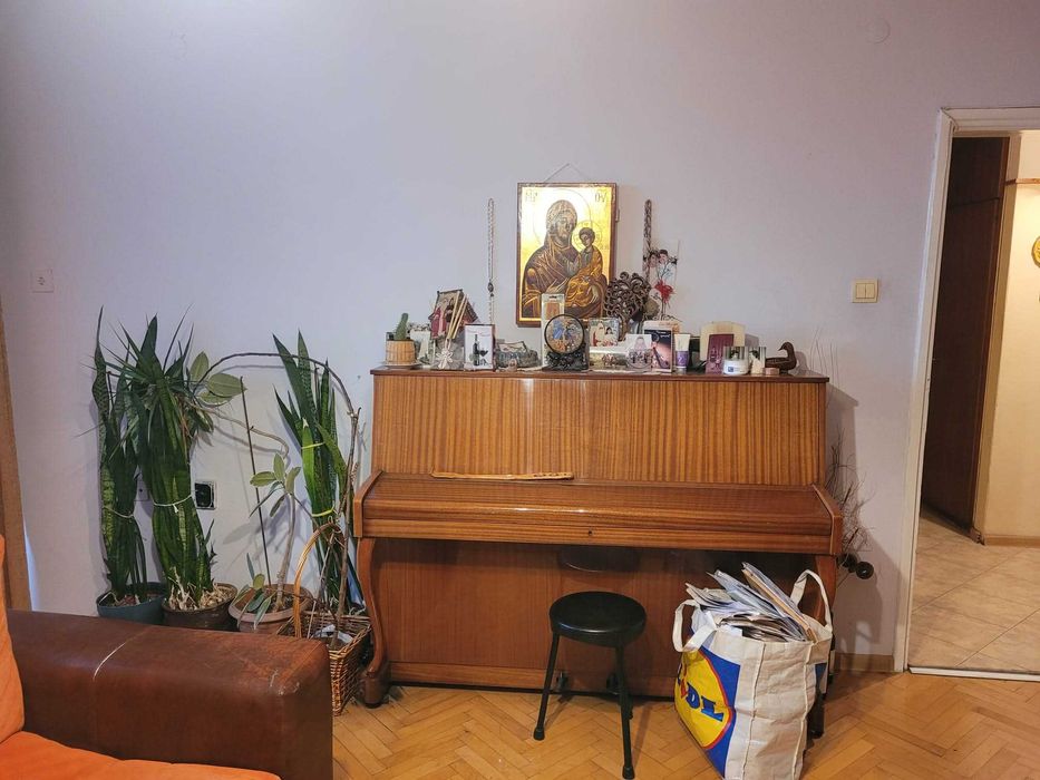 Тристаен апартамент в Кючук Париж