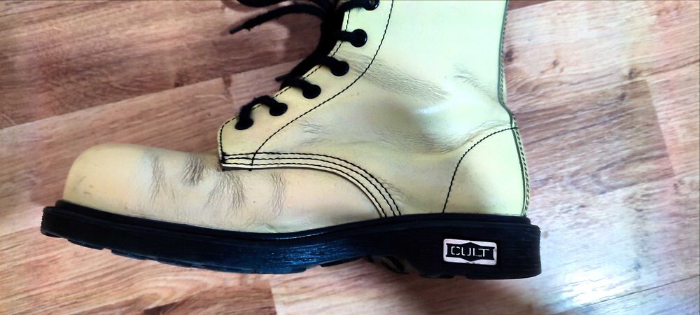 Боти Cult светещи