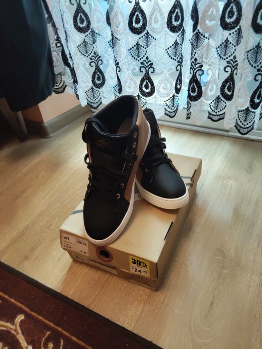 Adidași gheata nr 42 noi la cutie