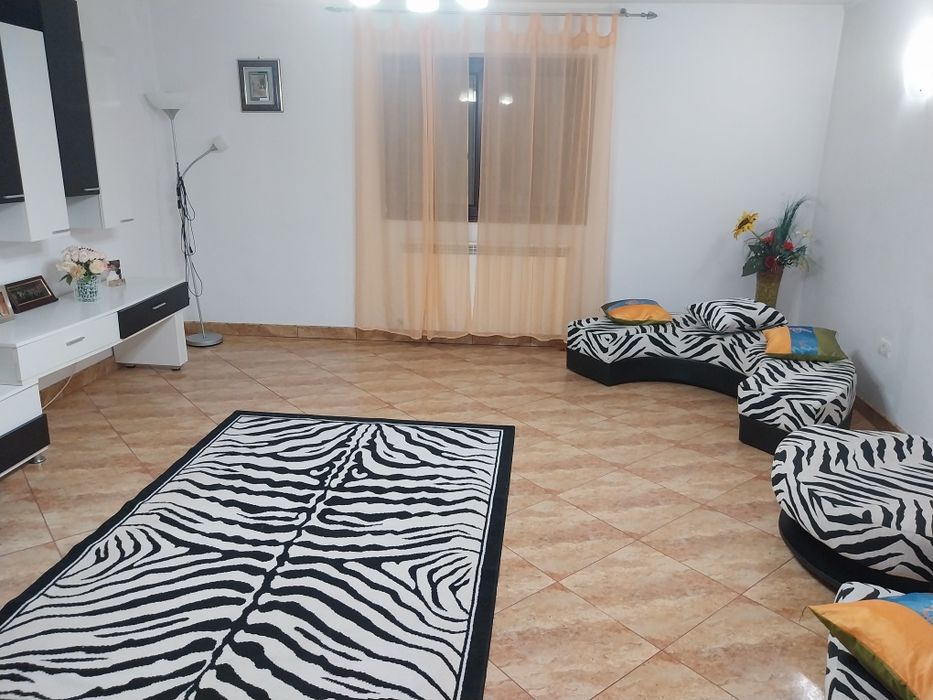 Închiriez  casă la cheie