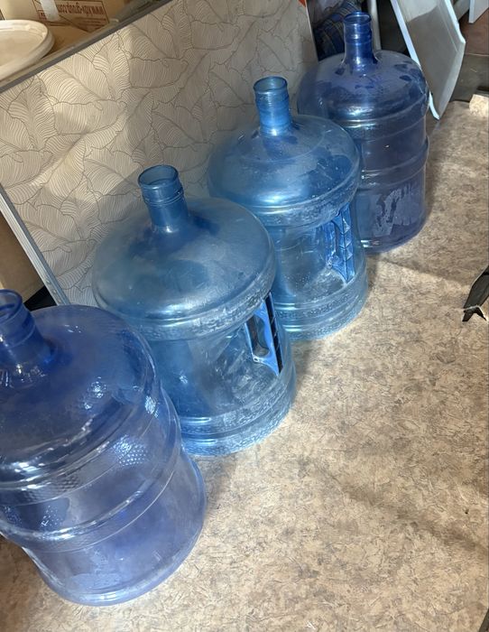 Продам 4 Бутыля для воды