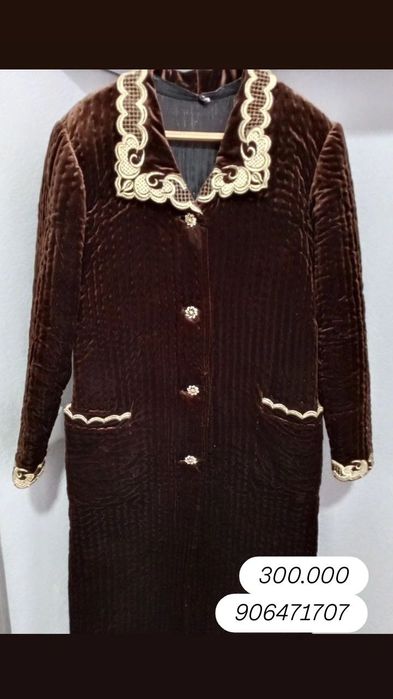 Кийим ва этик тиззагача келади