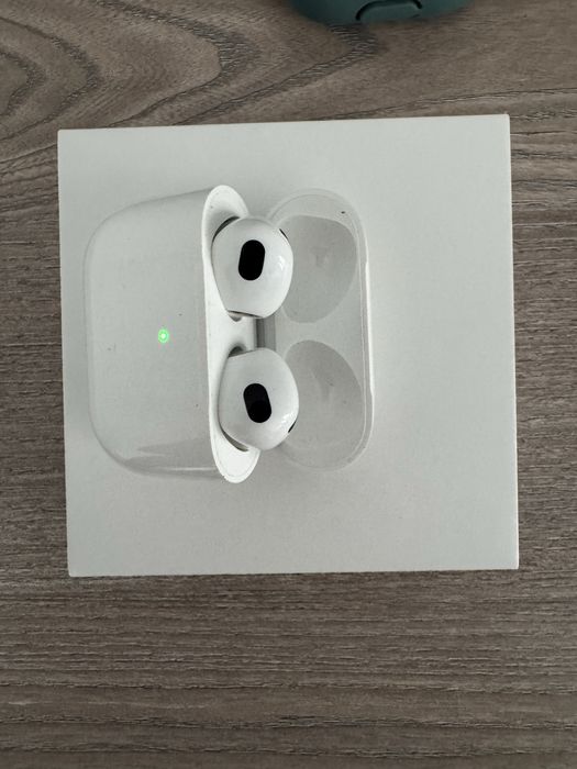 AirPods Gen 3 ( like new )