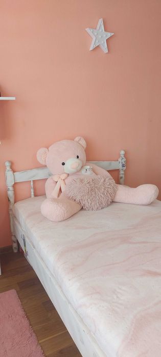 Обзавеждане в бяло и лилаво