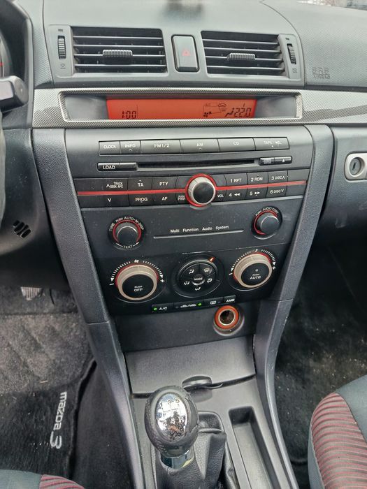 Продава се на Части Mazda 3