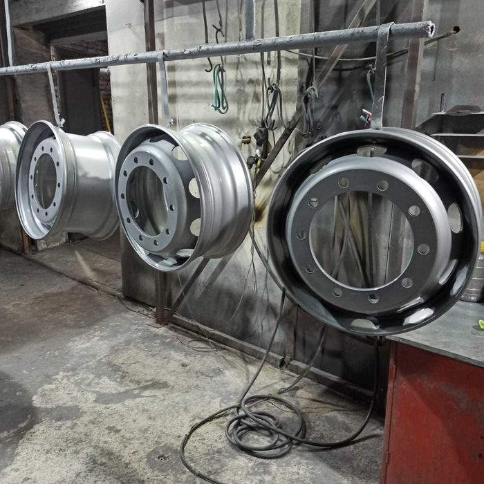 Порошковая покраска дисков от крупной техники, грузовиков, автобусов