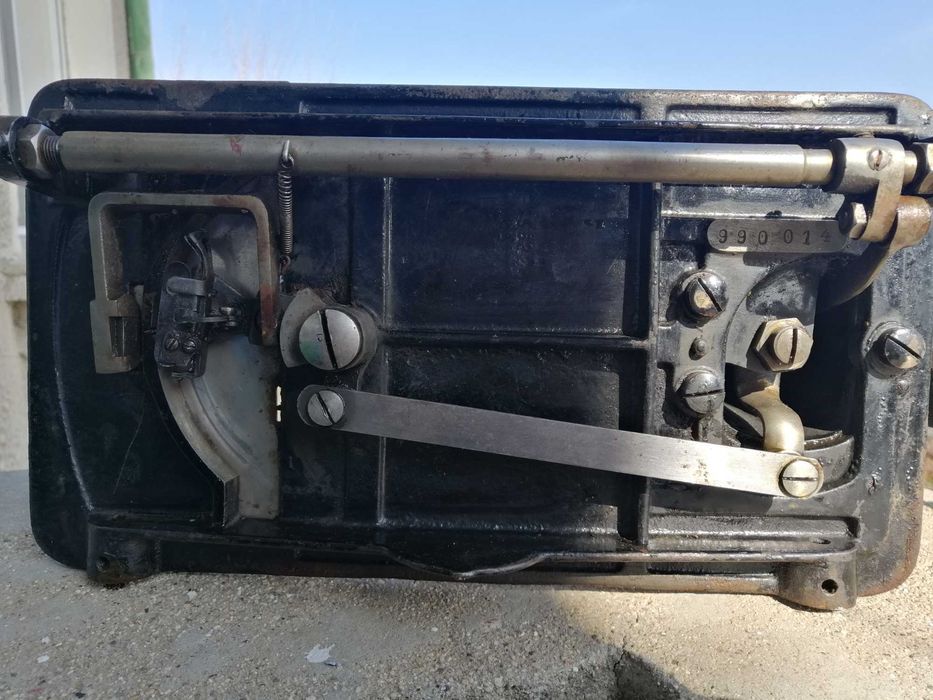 Стара немска ръчна шевна машина