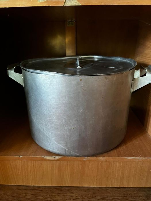 Казаны разного размера и материала