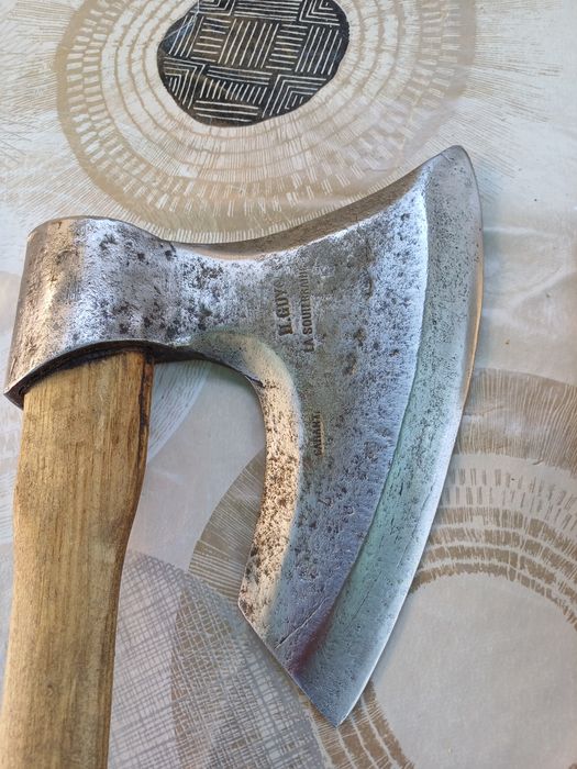 Стари топори запазени за годините си