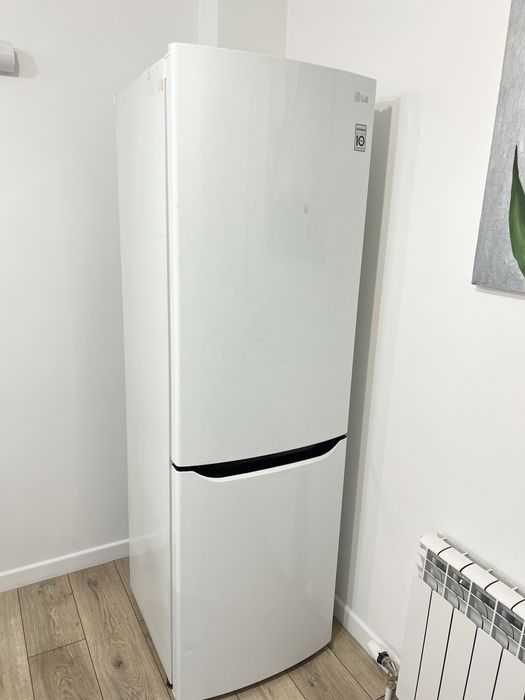 Продам Холодильник LG