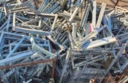 Schela metalica, popi metalici