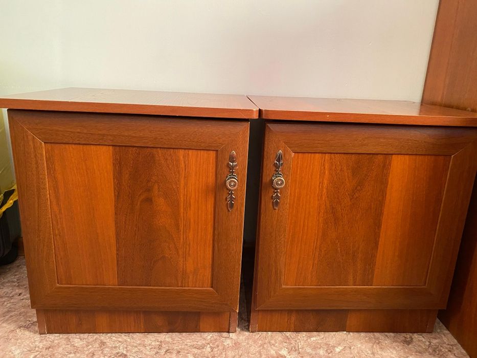 Шкаф ,комод с зеркалом , тумбочки