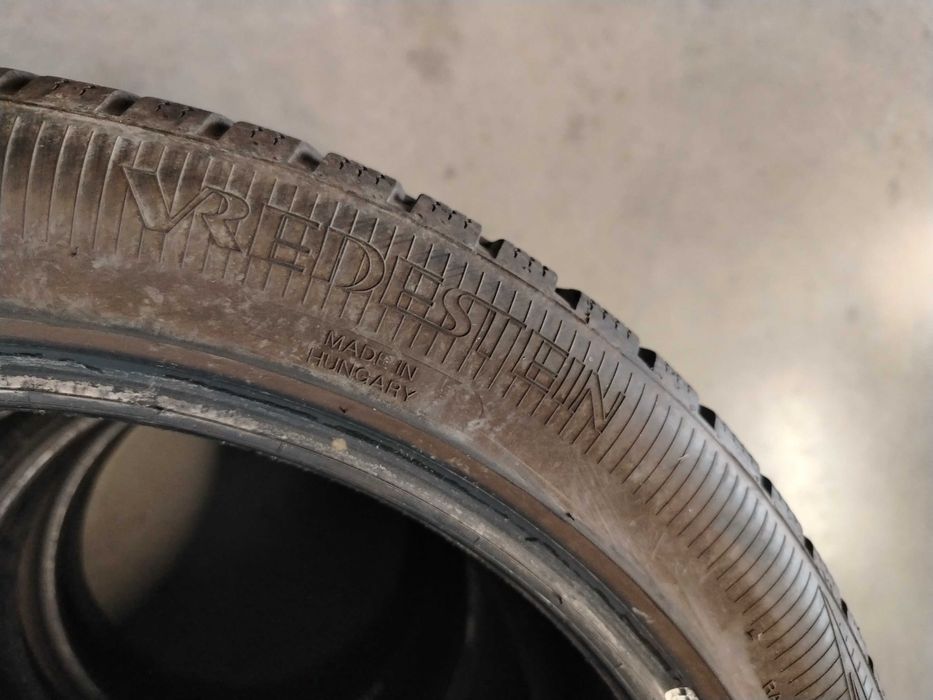 2бр.зимни гуми 225/45/19 Vredestein