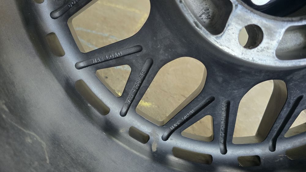 Диски KMC Оригинал r18 9j 139.7 et0
