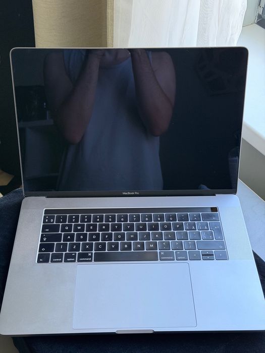 Apple MacBook Pro 15" 2016 (i7, 16GB RAM, 512GB SSD, Radeon Pro 2GB) - Baterie 266 cicluri
