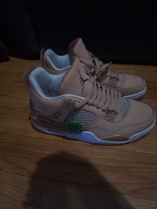 Jordan 4 Retro бежевый цвет